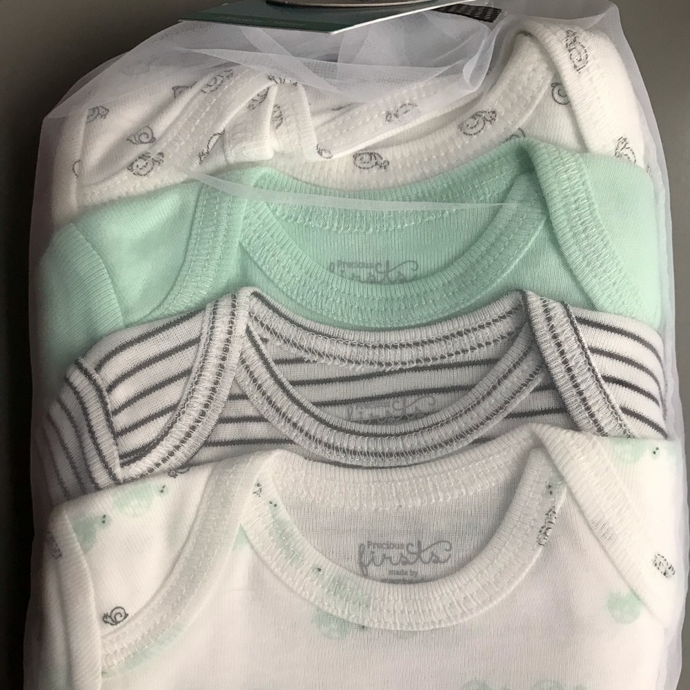 4 pack of shirtsleeve bodysuits